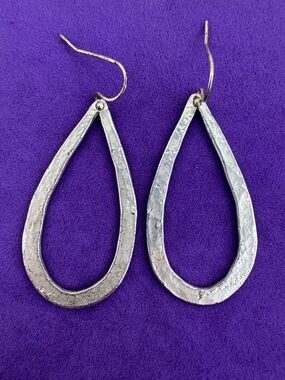 💛 Classic Silver Tone Teardrop Hoop Earrings | Brutalist